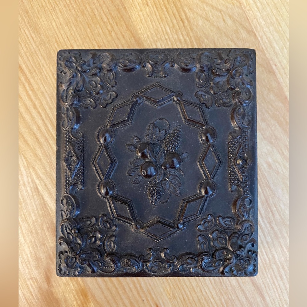 Antique Double Daguerrotype - Picture 2 of 11